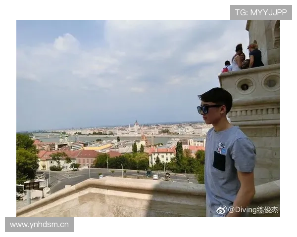 练俊杰连喝个咖啡都像顶流明星,钱包鼓得快比球场上还澎湃了 练俊杰连喝个咖啡都像顶流明星,钱包鼓得快比球场上还澎湃了